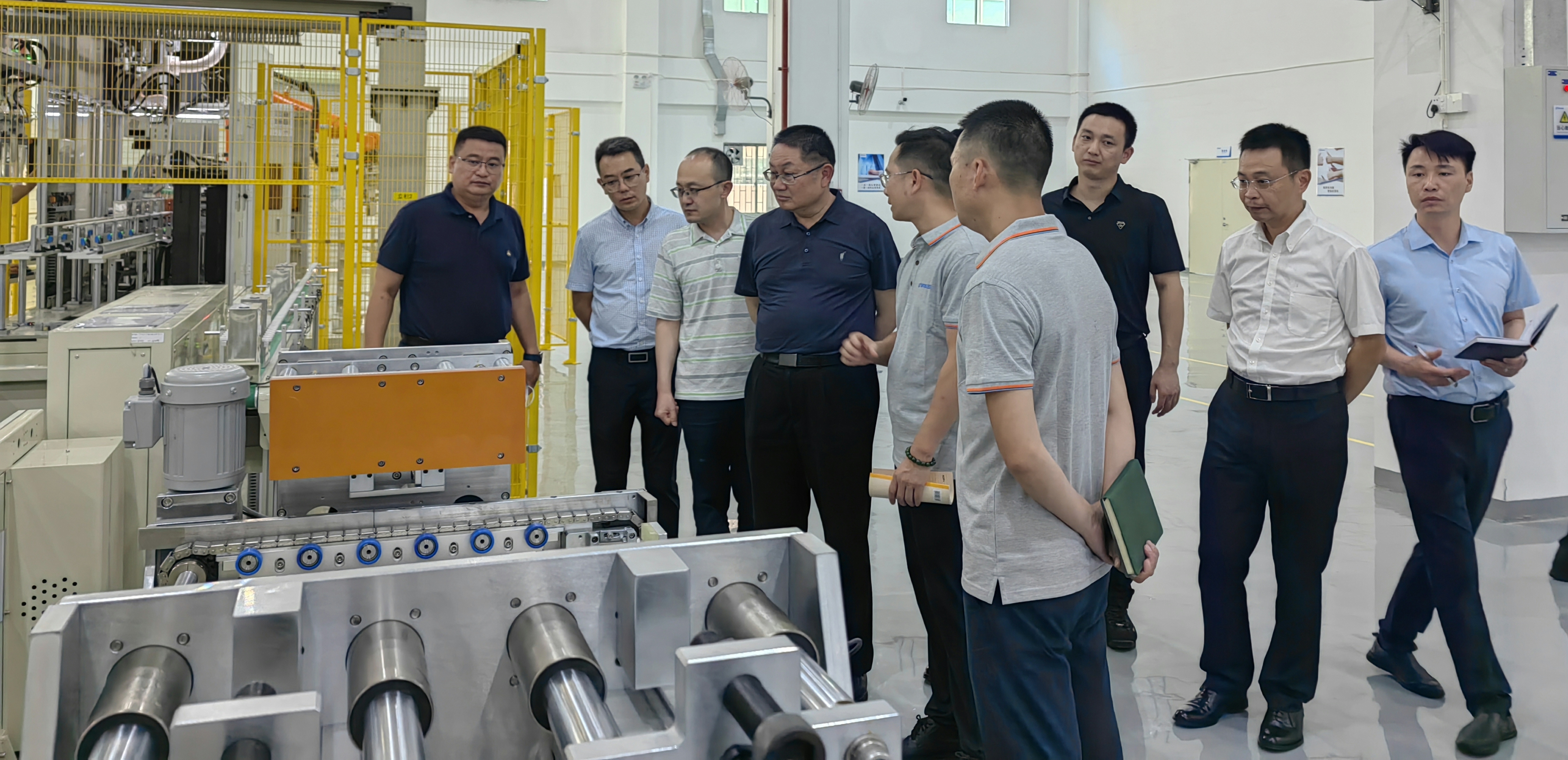 西(xī)藏開(kāi)投集團領導莅臨三晖能(néng)源考察指導并簽署戰略合作(zuò)協議(yì)